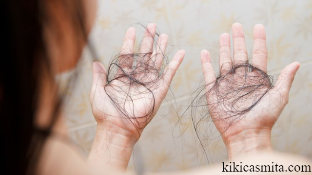 12 Cara Mengatasi Rambut Rontok Secara Alami